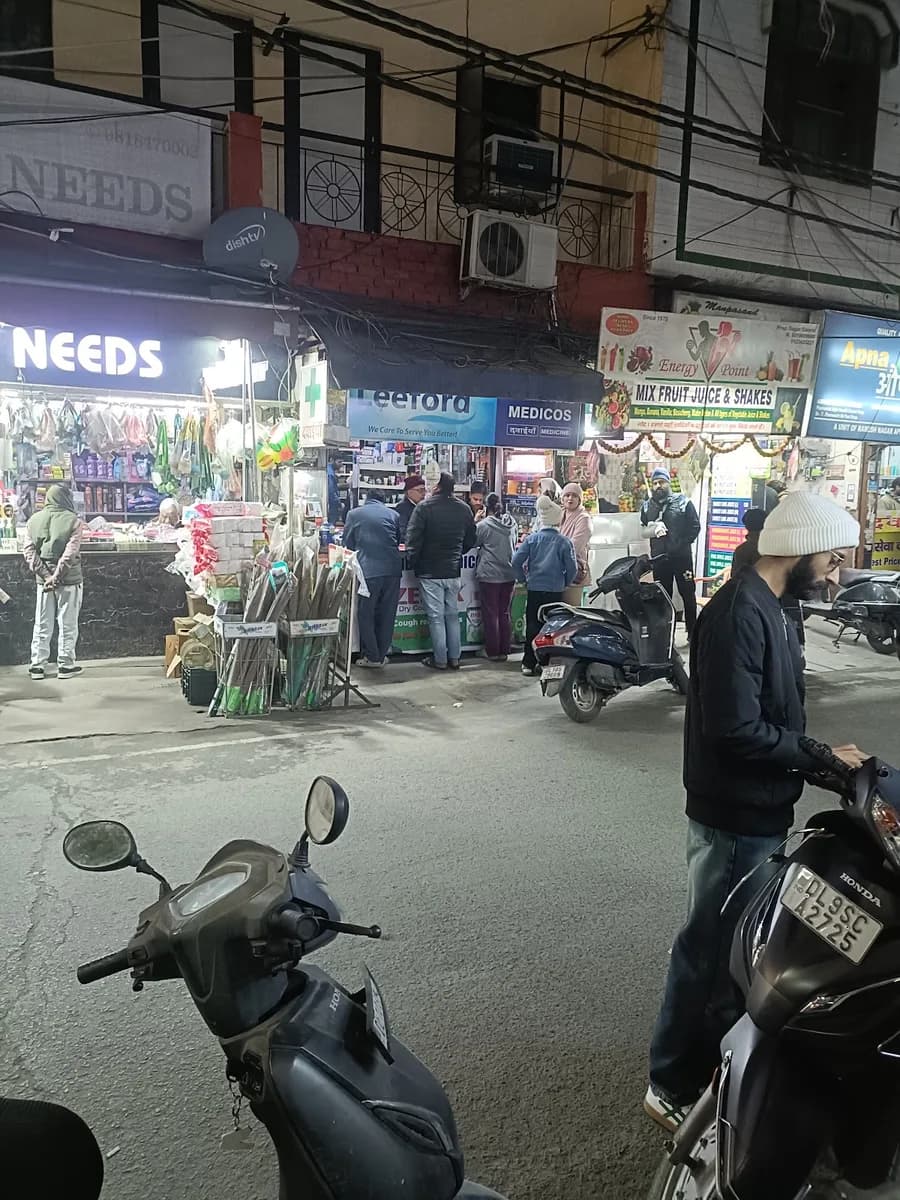 Standard Medicos image 1