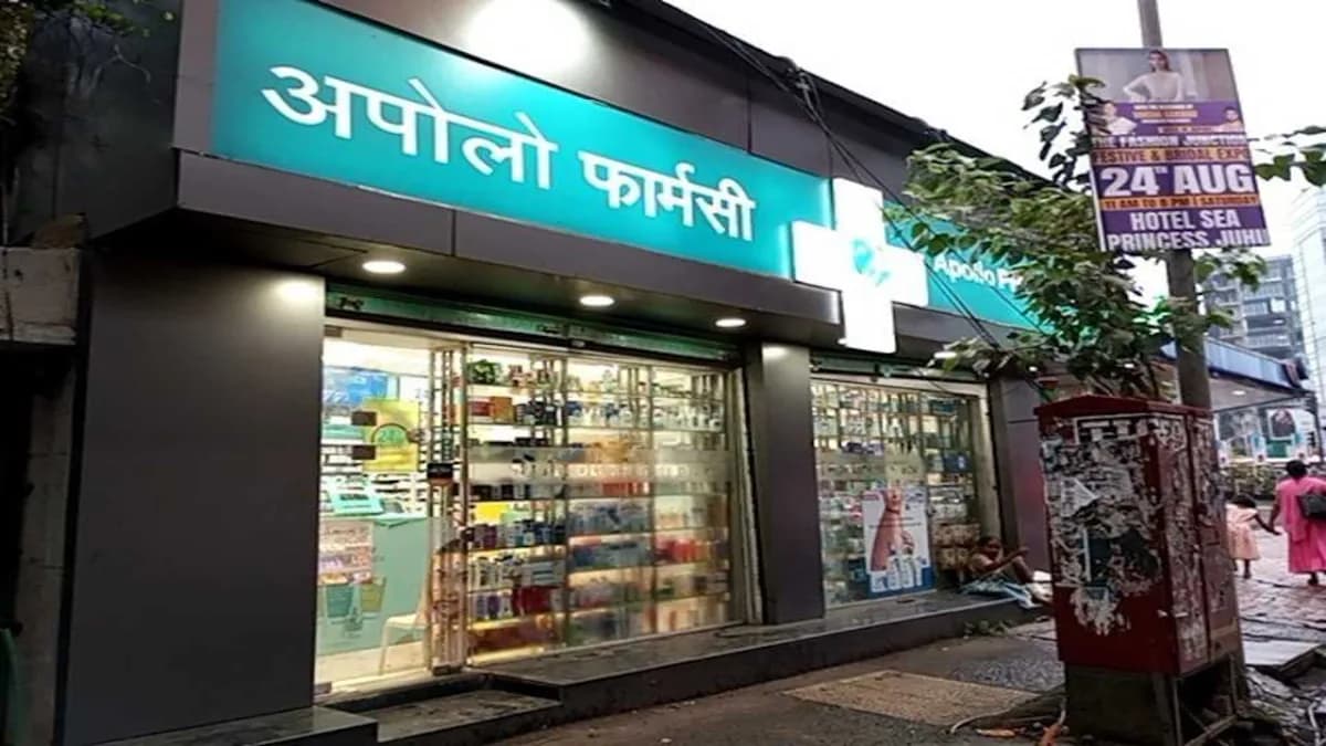 Apollo Pharmacy Bandra West S V Road